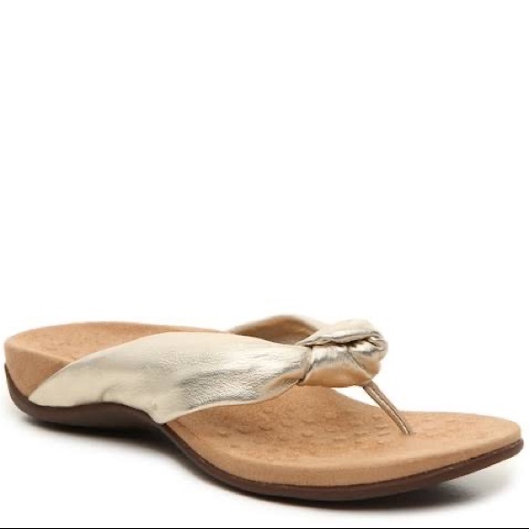 NWOT Vionic Pippa Gold Leather Knotted Thong Strap Sandals Size 8